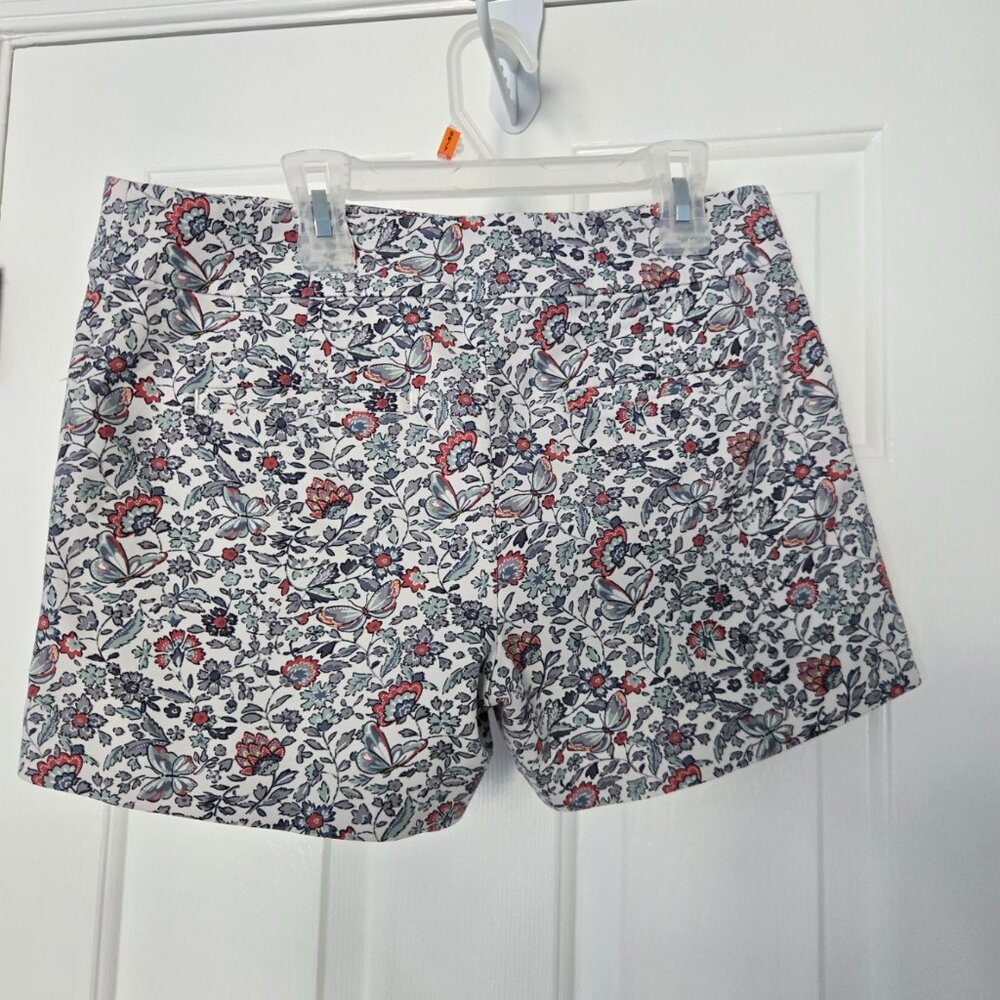 3 for $15 - LOFT The Riviera Short White 4" Multi Color Floral & Butterfly - Picture 4 of 5